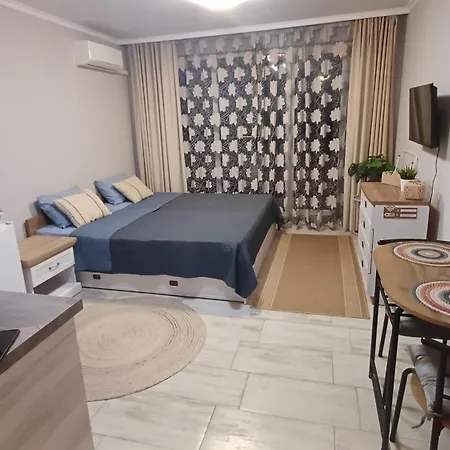 Апартаменты Admiral Plaza 35 -studio-sunny *