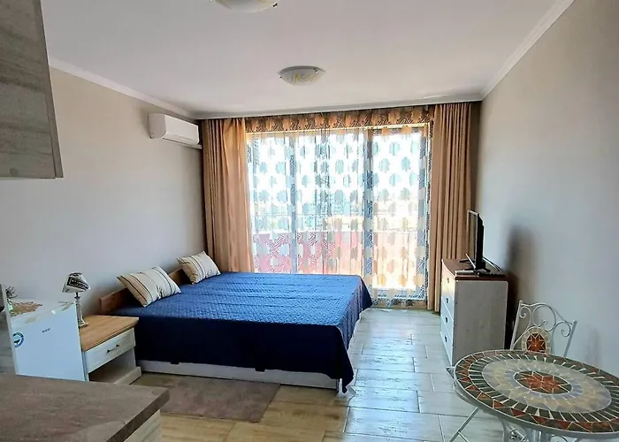 Admiral Plaza 35 -studio-sunny Апартаменты *